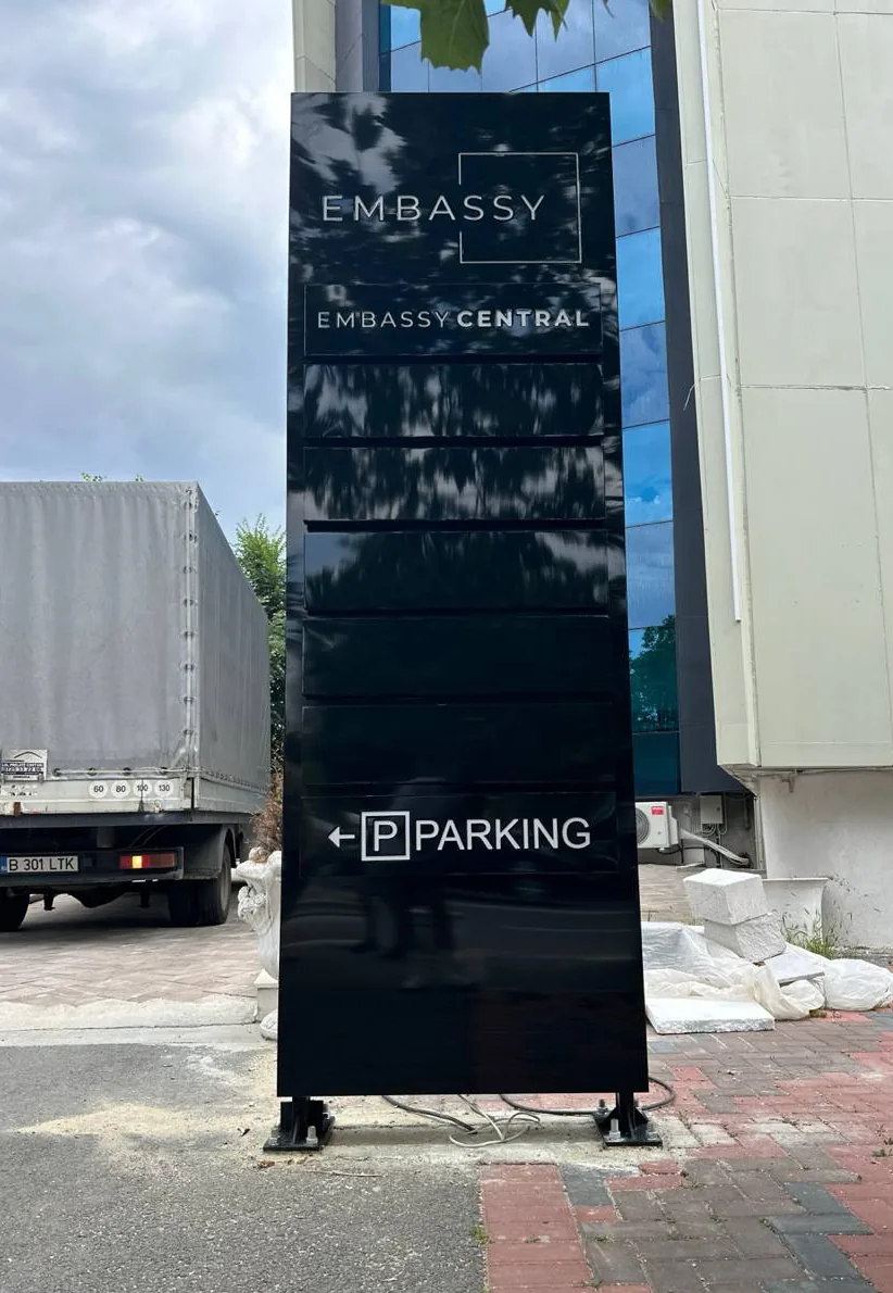 Totem publicitar luminos — Lartek Grup — proiect