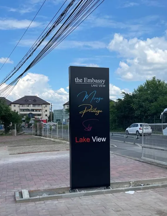 Totem publicitar luminos — Lartek Grup — proiect