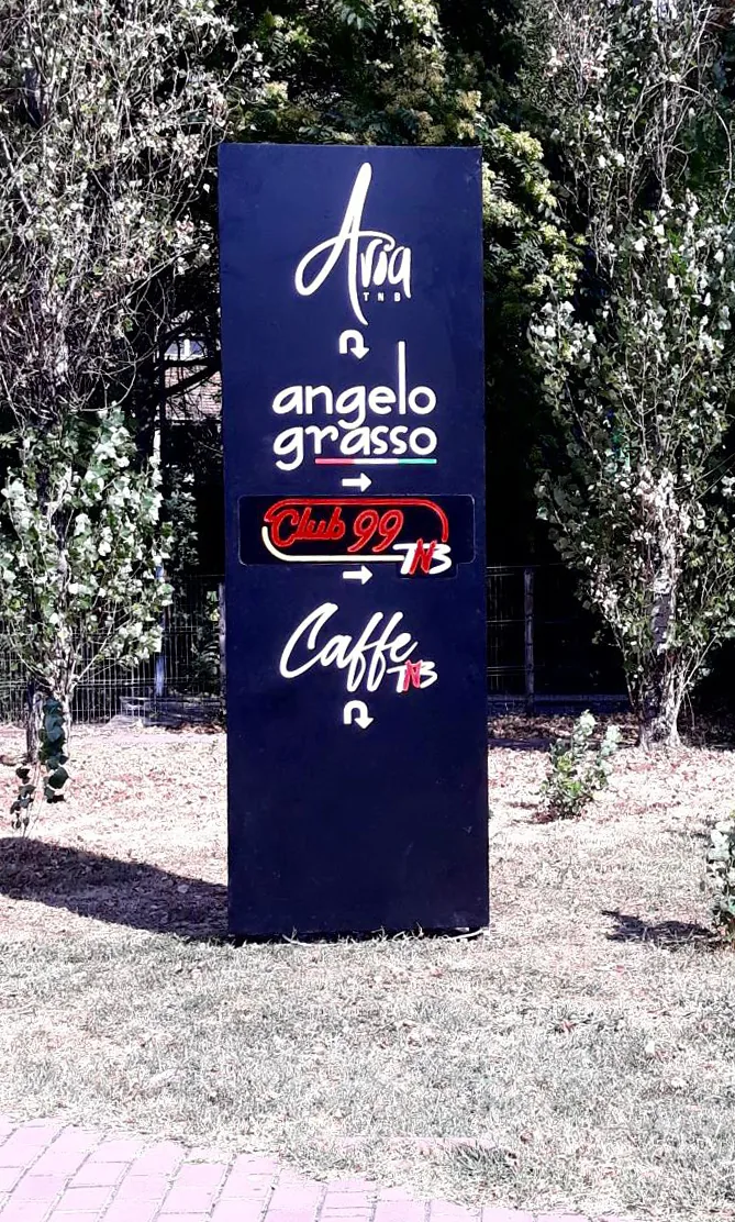 Totem publicitar luminos — Lartek Grup — proiect